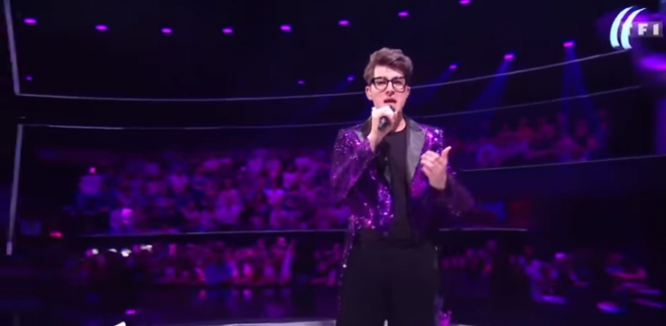 I riu shqiptar mahnit jurinë dhe publikun e ''The Voice 8'' në Francë [VIDEO]