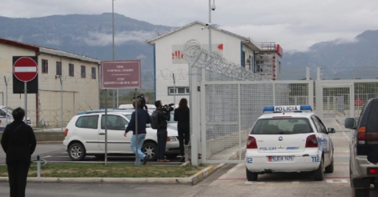 Gjenden 100 mijë euro nga grabitja në Rinas, ishin fshehur në…