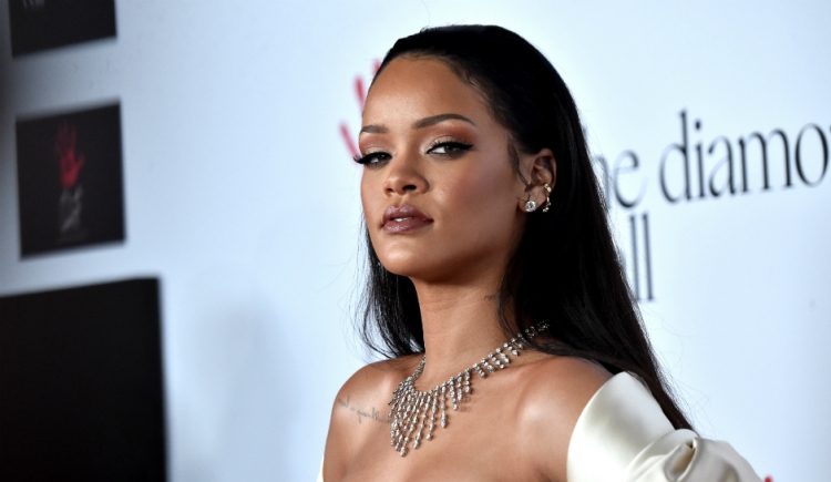 Nuk do ta njihni Rihanna-n  me look-un e ri [FOTO/VIDEO]