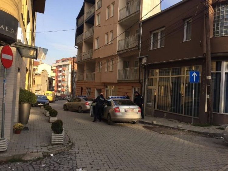 Policia rrethon banesën e Albin Kurtit në Kosovë, gjykata lëshon urdhërin të sillet me forcë