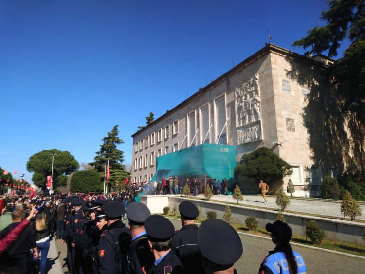 Opozita/ Çarja e rrethit të policisë ishte plan i Edi Ramës