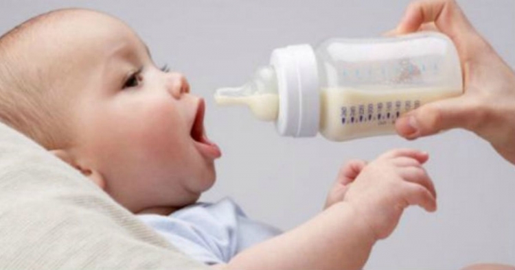 Thellohet skandali i qumështit Lactalis, 83 vende të prekura