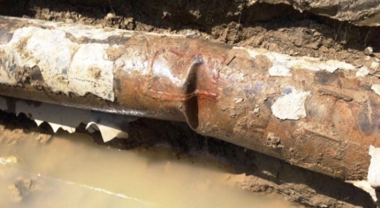 Bulqiza prej 24 orësh ka mbetur pa ujë të pijshëm, shkak janë bërë reshjet e shiut, që shkaktuan rrëshqitje të stogjeve të kromit