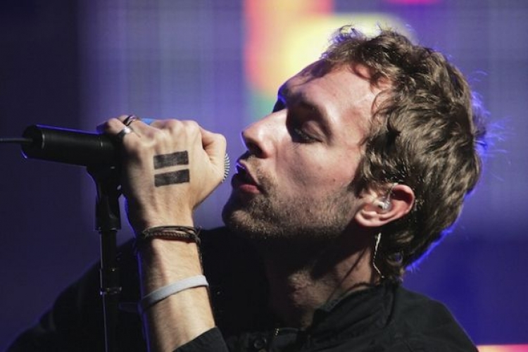 Chris Martin ngadalëson proçesin e divorcit: Arsyeja?