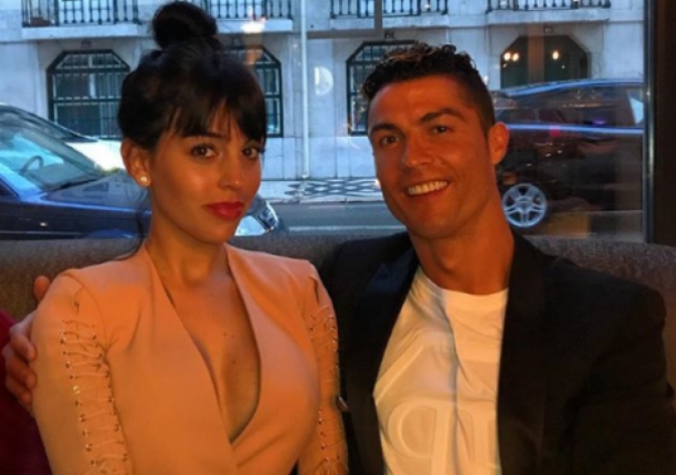 Mendoni se Cristiano Ronaldo ka partnere super seksi? Zbulohen imazhet që të zhgënjejnë,celuliti sheshit...[FOTO]