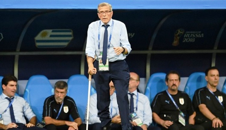 Trajneri i Uruguajit refuzon idenë për t'u përjetësuar me një statujë