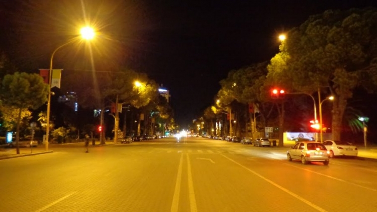 Ndërpritet energjia elektrike në bulevardin kryesor të Tiranës, OSHEE tregon shkakun