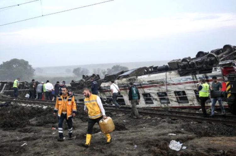 Aksidenti hekurudhor në Turqi, shkon në 24 numri i të vdekurve [VIDEO]