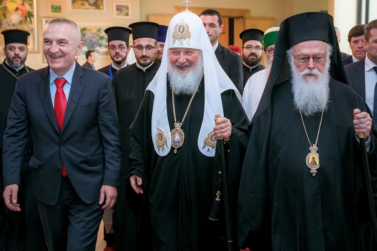 Patriarku rus Kirill takohet me Presidentin Meta