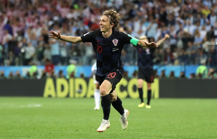 Real Madrid sapo i habiti të gjithë! Zbulon emrat që priten të zëvendësojnë Modric!