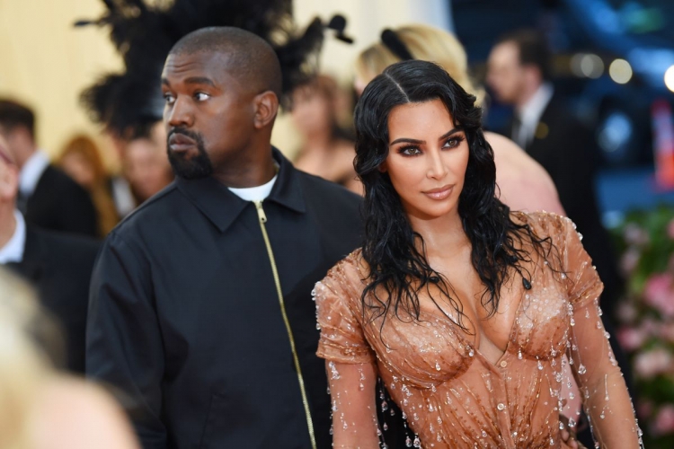 WOW! Kanye West i bën Kim Kardashian dhuratën më të pazakontë për ditëlindje [FOTO]