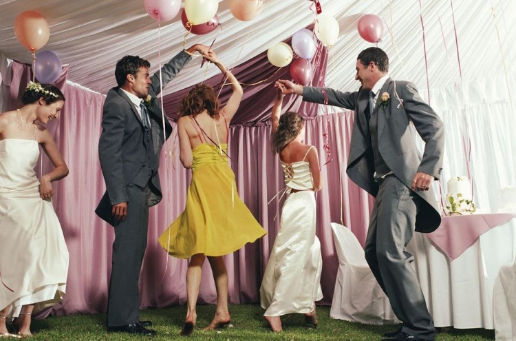 Njerëz, vini re! 6 Gjërat që nuk duhet të bëni kur jeni i ftuar në një dasëm!