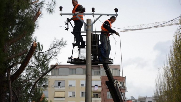 OSHEE: Nesër do të ndërpriten dritat në Tiranë, ja për cilat zona bëhet fjalë
