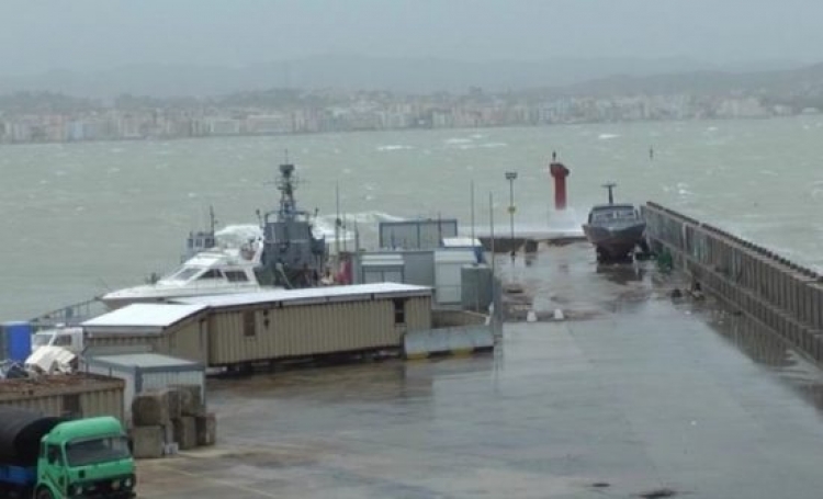Moti i keq, ndërpritet lundrimi në portet e vendit