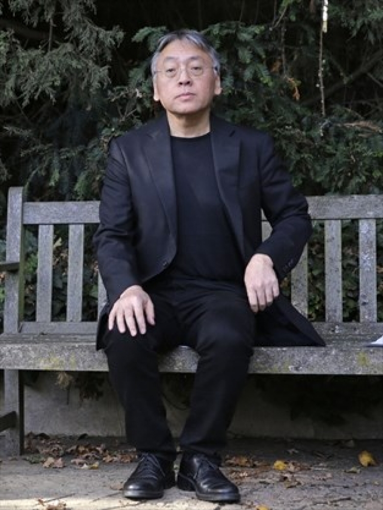 Kazuo Ishiguro, fituesi i çmimit Nobel, që kapi karakteret e personazheve mes botëve