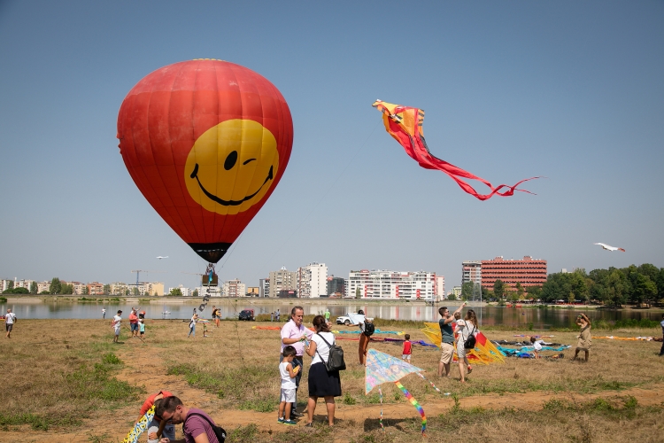 Bashkia e Tiranës organizon Festivalin Ndërkombëtar të Balonave në Parkun e Liqenit