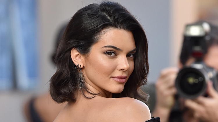 Edhe ju u mashtruat nga Kendall Jenner? Këtë foto duhet ta shihni dy herë për ta kuptuar [FOTO]