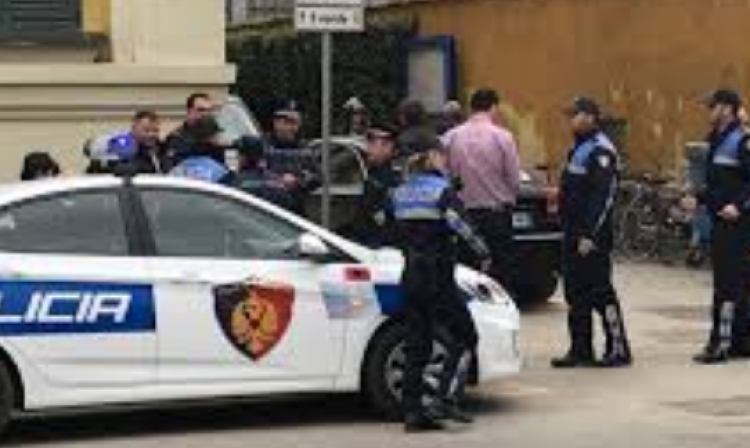 Komuna e Parisit, doli nga banka, grabitet qytetari, policia në vendngjarje