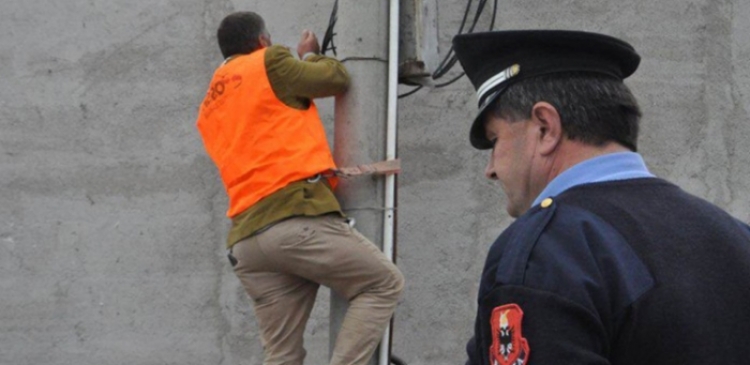 Aksion blic në Durrës, arrestohen 13 persona për vjedhje energjie