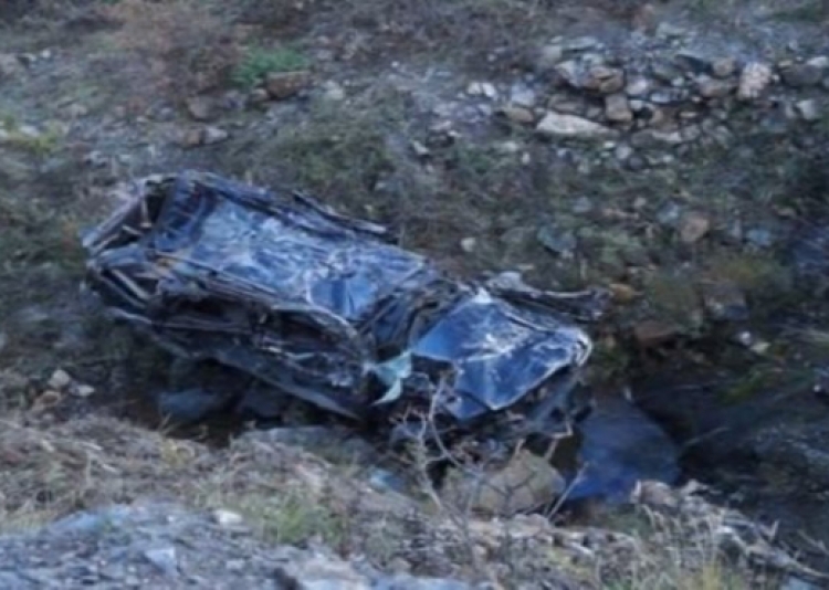 Tragjedi në Tiranë, makina me tre persona bie në humnerë