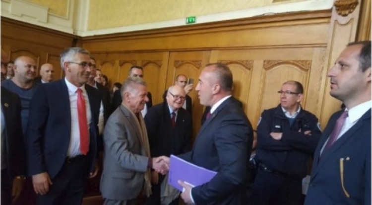 Mësoni kush është politikani shqiptar, që ka shkuar në Francë e po feston për Haradinaj [FOTO]