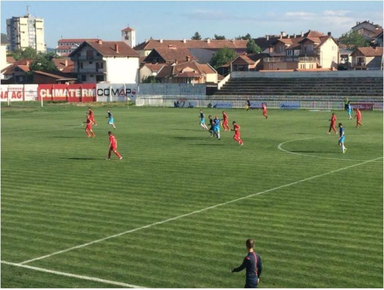 Futbollistët kosovarë zihen me thika në dhomat e zhveshjes