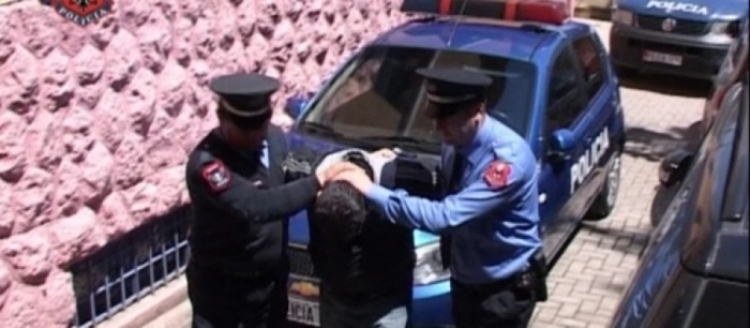 Sarandë, 41-vjeçari kundërshton kërkesën e policisë për verifikim, arrestohet