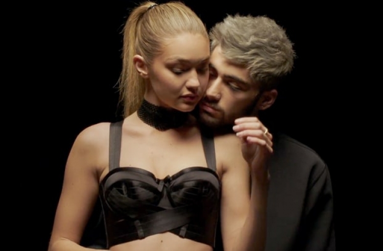 A i dëgjon Gigi Hadid këngët e One Direction? [VIDEO]