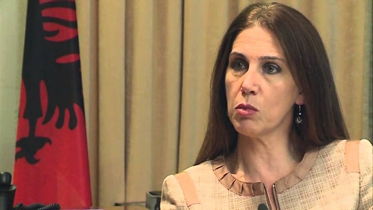 Protesta e artistëve, tërhiqet ministrja e Kulturës Kumbaro: “Teatri Kombëtar nuk lëviz deri në momentin që do të ketë projekt të ri, ndërsa do t'i shtohen dy salla tek 'Turbina’