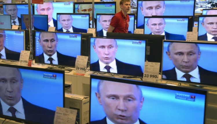 Jo më fake news dhe fyerje ndaj qeverisë, Rusia miraton ligjin që bllokon portalet