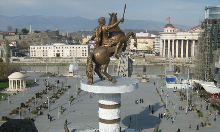 Maqedonia, mes Perëndimit dhe dështimit