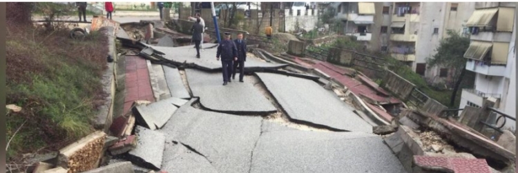 Rrëshqitje dherash, pallati në Gjirokastër rrezikon shembjen [FOTO]