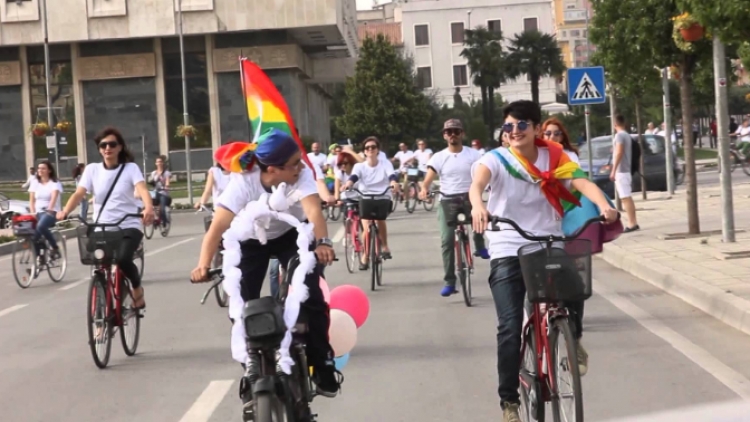 Debati për LGBT-të në gjimnaze, reagon zyra e BE-së në Tiranë
