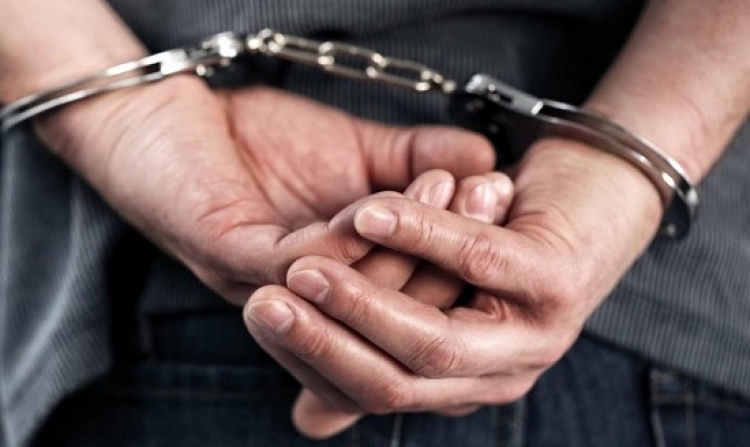Sarandë, policia pranga 46-vjeçarit, ishte dënuar për plagosje me dashje
