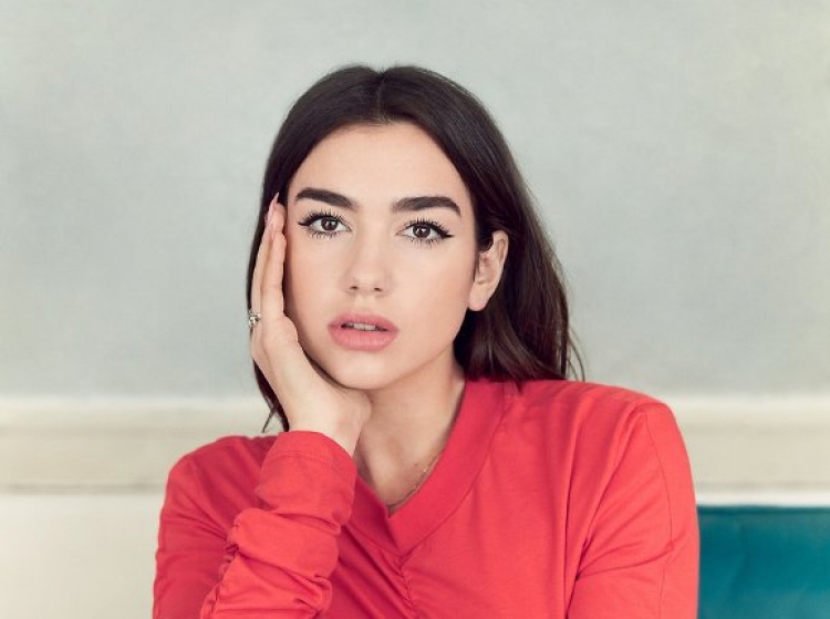 Dua Lipa ka këtë mesazh për një femër [FOTO]