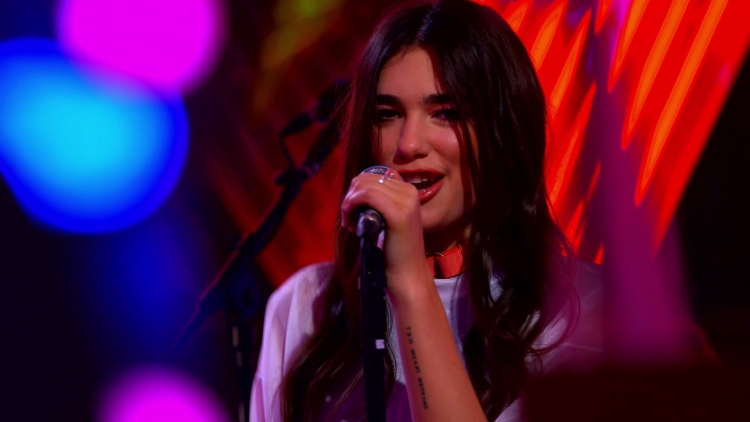 Një tjetër performancë e shkëlqyer nga Dua Lipa