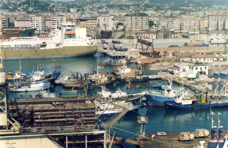 Prokuroria e Durrësit nis hetimet për kontejnerët me mbetje