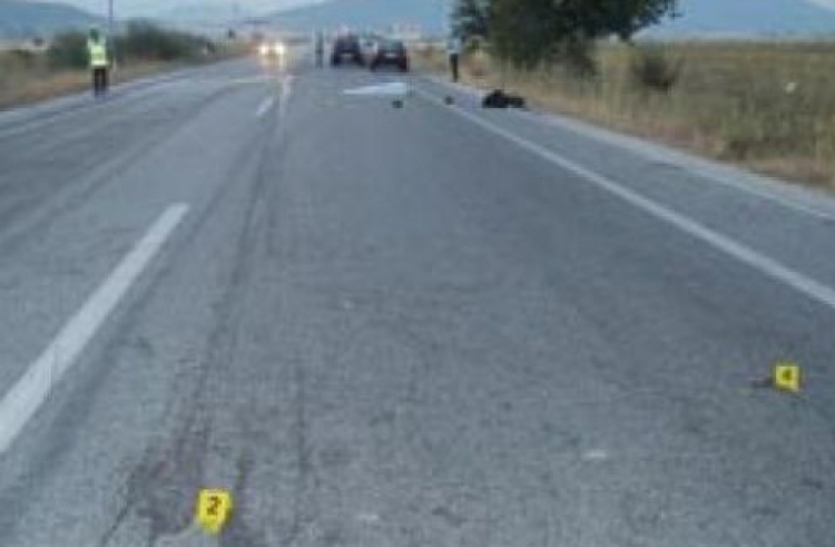 Aksident fatal në Divjakë, 35-vjeçarja përplas për vdekje fëmijën 6-vjeçar
