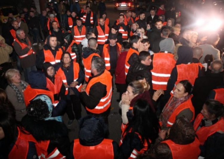 Banorët a Astirit në protestë: Do bëjmë kufoma në pragun e shtëpisë, ose të na vrasin ose...