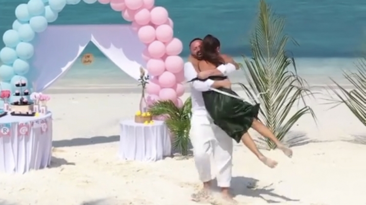 Këngëtarja shqiptare është shtatzënë dhe sapo na zbuloi gjininë e bebit nga Maldives!