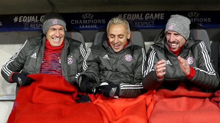 Përveç largimit të Robben dhe Ribery, një tjetër lojtar zyrtarizon ikjen nga Bayern Munich
