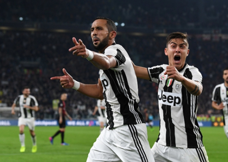 Milan piketon yllin e Juventusit