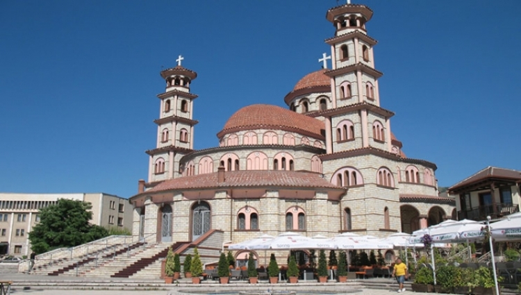 Grabitet dhe dëmtohet gjatë natës Katedralja e Korçës nga persona të paidentifikuar