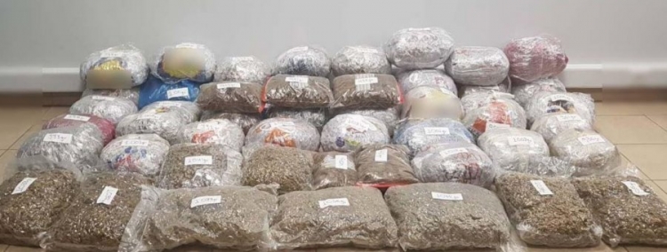 Trafikonin drogë në Greqi, pranga tre anëtarëve të një familje