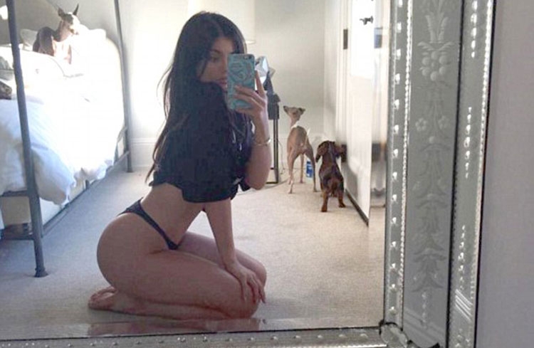 Kylie Jenner e tepron me foton, shfaqet e lagur në zonën bikini! [FOTO]