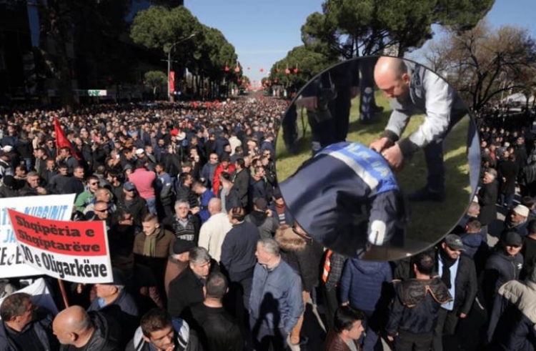 Foto e ditës/ Qytetarët ndihmojnë policët e lënduar