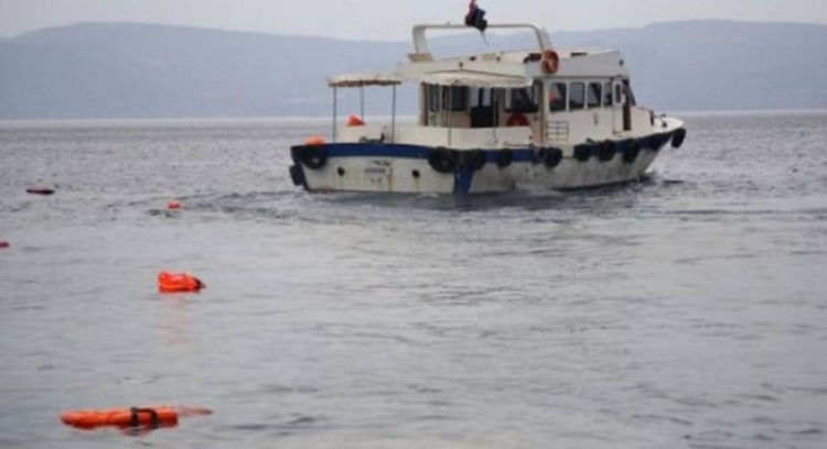 Greqi, mbytet skafi me refugjatë, 1 i vdekur dhe 10 të plagosur