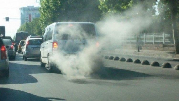 Mësoni cilët janë ndotësit e ajrit në Tiranë