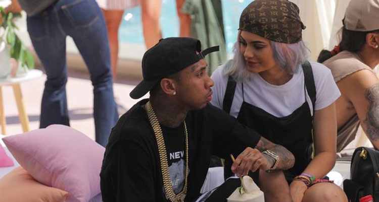 Kylie robëron të dashurin Tyga që t'i realizojë foton perfekte! [FOTO]