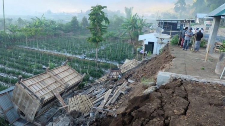 Tërmet i fuqishëm në Indonezi, 10 të vdekur në ishullin turistik Lombok